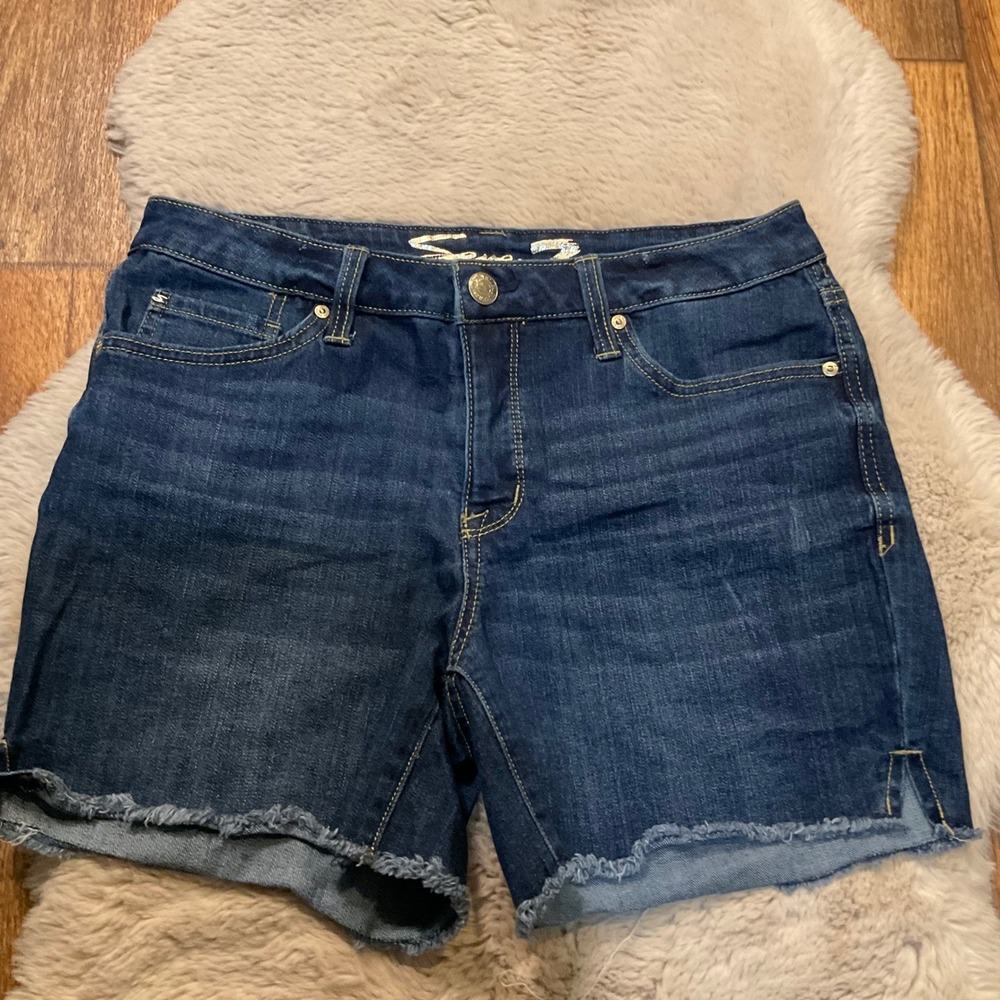 Seven7 Weekend Short Size 6 Dark Wash‎ Womens 5" Inseam